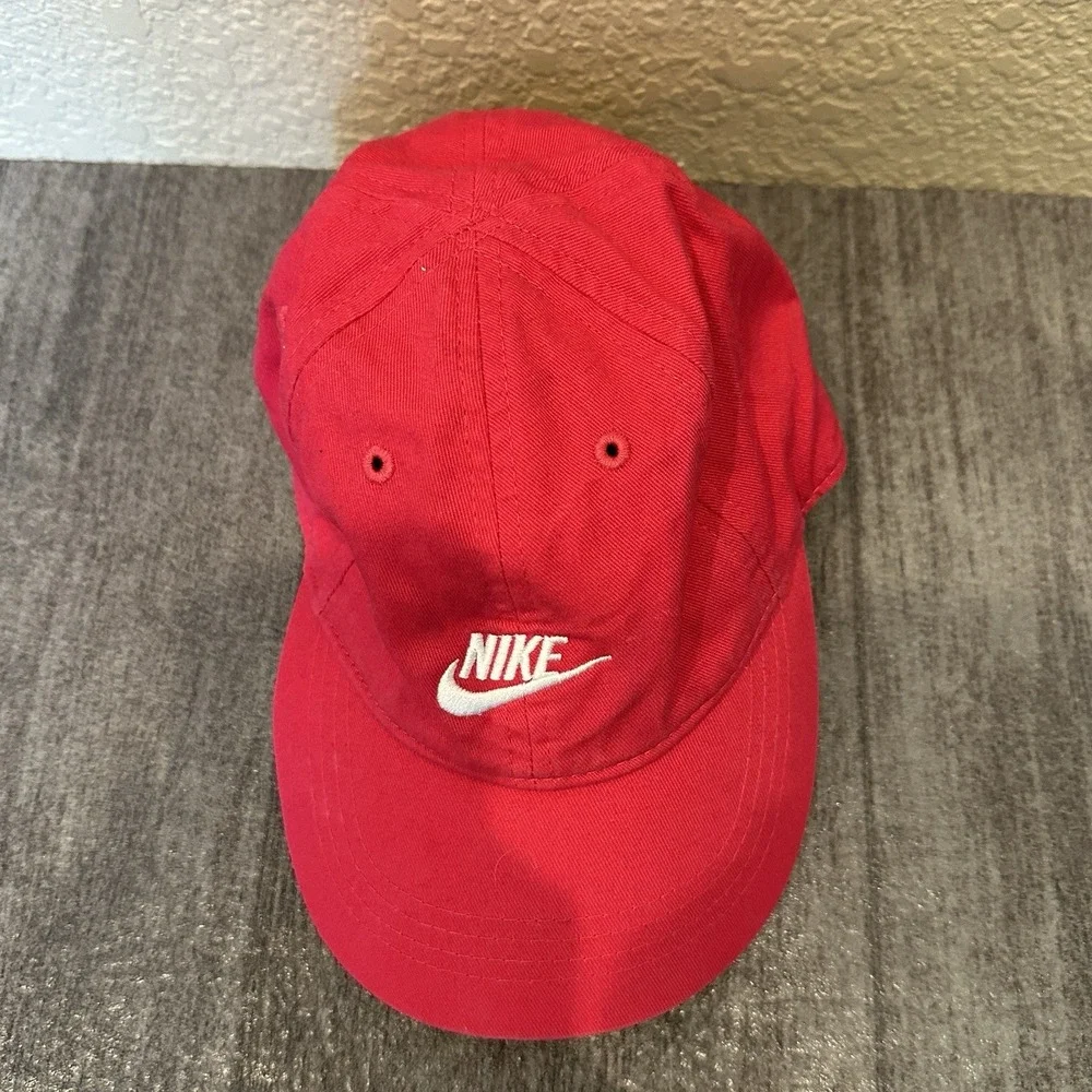Nike‎ Heritage Child Youth Kids Unisex Pink & White Strapback Adjustable Hat